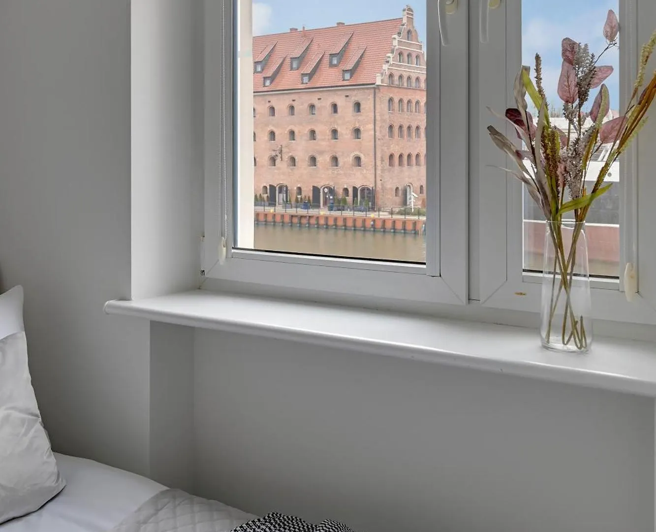 Motlawa Bulvar Residence Z Widokiem Na Rzeke Motlawa By Downtown Apartments Danzig